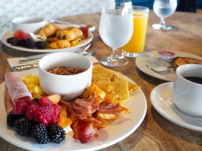 Assiettes de petit-déjeuner au buffet à volonté à Esérel Resort