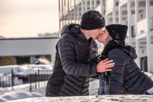 Raquette-et-jeux-hiver-couple-SHAWN_SIROIS (5)